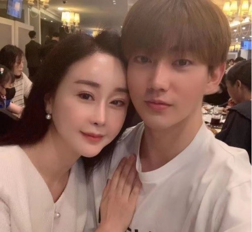 电视人咸素媛(左)和前夫陈华。【照片来源:咸素媛Instagram】