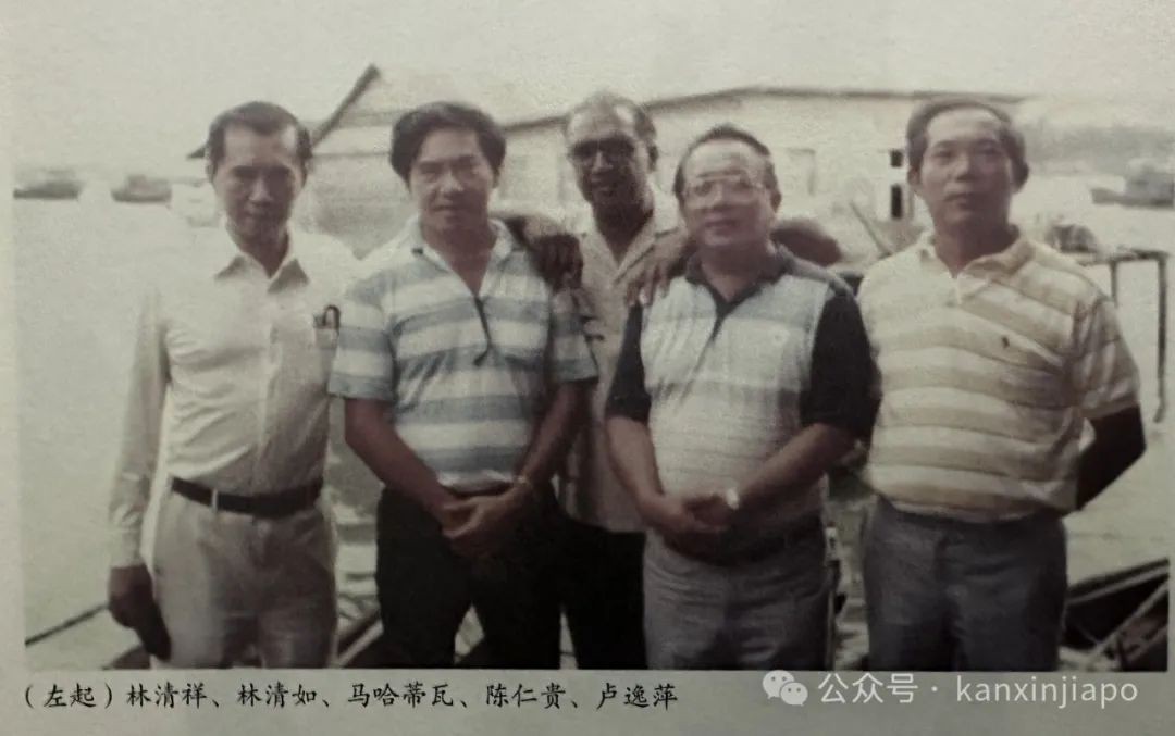 大批荷枪实弹的镇暴人员闯了进来,催泪弹像雨点一般落下……