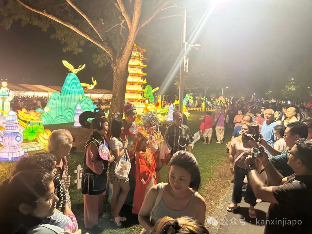 裕廊湖灯会活动精彩纷呈,尚达曼总统亲临现场