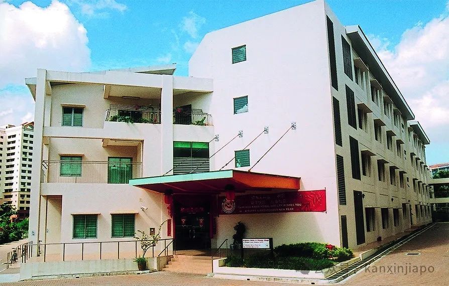 残疾男子兜售纸巾被捕，疑似“外国丐帮”入侵组屋！在新加坡这样乞讨是违法的