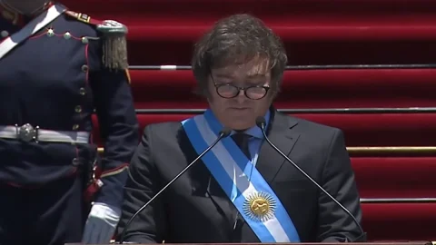 阿根廷，米雷时代开始，承诺进行令人震惊的改革：“对我们来说，这将是一个转折点，就像柏林墙的倒塌一样”