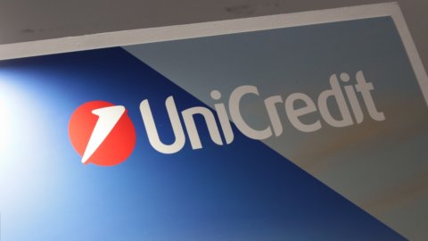 25 月 XNUMX 日收盘的股市除米兰外均上涨，原因是 Unicredit Ops 对 Banco Bpm 的影响形成鲜明对比