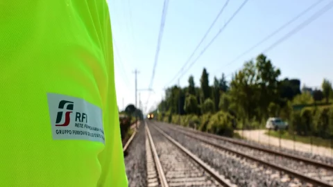 RFI 和 Svimez：那不勒斯-巴里线创造 62 万个就业岗位，增加值 4,4 亿欧元