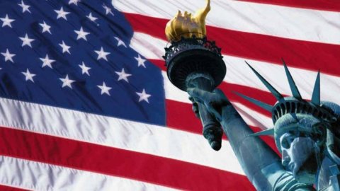 美国急需资金：为巴西和中国游客提供简易签证