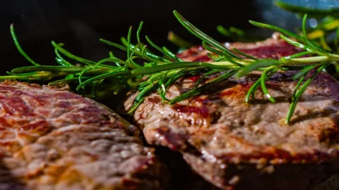 意大利哪里可以吃到最好吃的烤肉？ Saturnia 和 Orio Sotto 的顶部