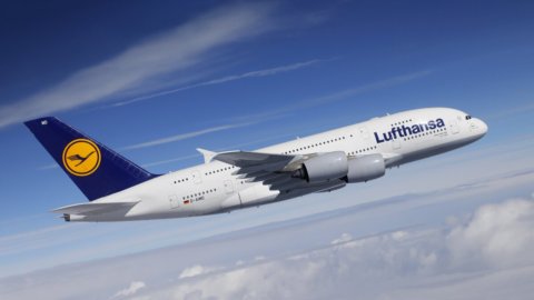 汉莎航空准备于 10 月中旬完成对 Ita 的收购，并宣布 2025 年聘用 XNUMX 万名员工